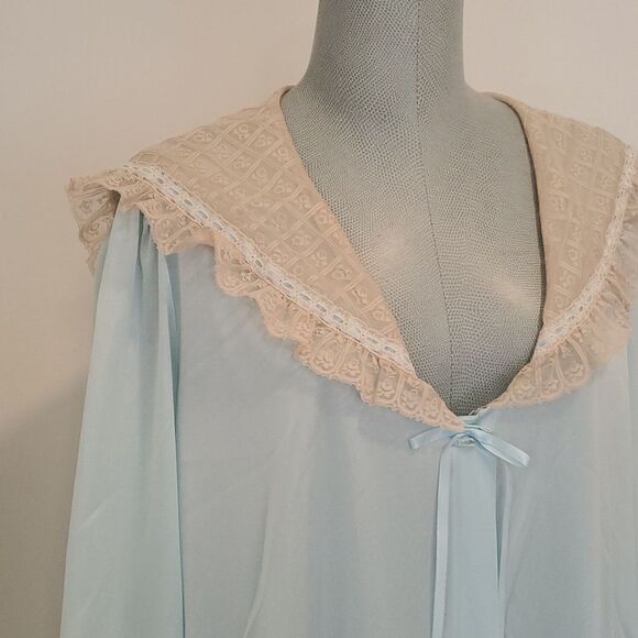 Slenders | Lace House Robe - Picture 3 of 9